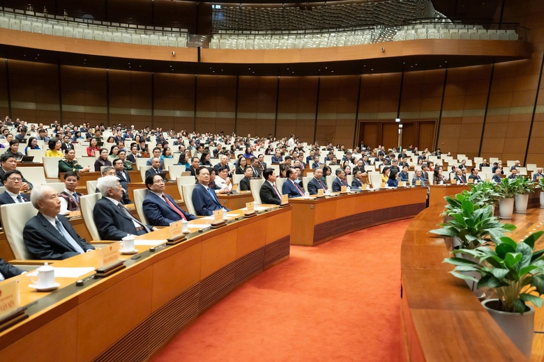 Khẩn trương tổ chức triển khai hiệu quả c&aacute;c luật, nghị quyết vừa được Quốc hội th&ocirc;ng qua- Ảnh 2.