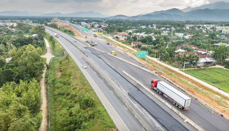 Th&ocirc;ng qua kế hoạch đầu tư c&ocirc;ng giai đoạn 2026-2030: Ưu ti&ecirc;n đột ph&aacute; hạ tầng giao th&ocirc;ng- Ảnh 1.