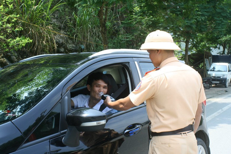 Tuy&ecirc;n Quang tăng cường kiểm so&aacute;t giao th&ocirc;ng, giữ vững an ninh trật tự dịp nghỉ lễ- Ảnh 2.