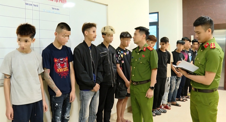 Triệu tập 31 thanh, thiếu ni&ecirc;n mang hung kh&iacute;, g&acirc;y rối trật tự c&ocirc;ng cộng ở Ninh B&igrave;nh- Ảnh 1.