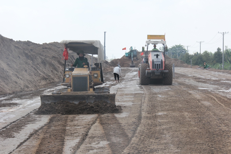 Sớm gỡ vướng vật liệu x&acirc;y dựng cho loạt dự &aacute;n giao th&ocirc;ng trọng điểm ở Đồng Th&aacute;p- Ảnh 2.