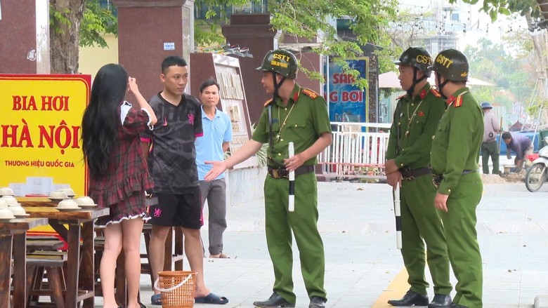 Thanh Ho&aacute; kh&ocirc;ng để &ugrave;n tắc giao th&ocirc;ng ng&agrave;y khai hội du lịch biển Sầm Sơn- Ảnh 2.