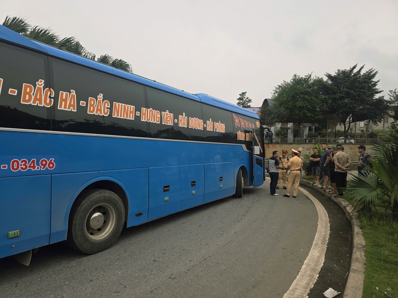 CSGT L&agrave;o Cai h&oacute;a trang ghi h&igrave;nh vi phạm, bảo đảm an to&agrave;n giao th&ocirc;ng trước kỳ nghỉ lễ- Ảnh 3.