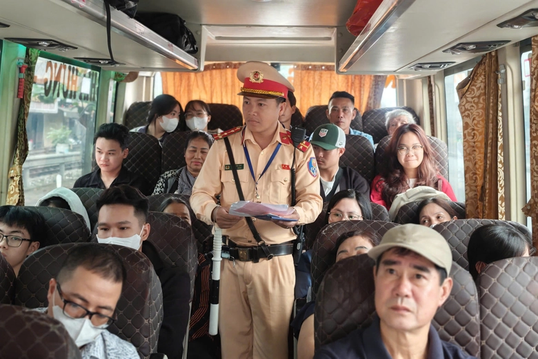 H&agrave; Nội: Camera AI "soi" xe kh&aacute;ch vi phạm từ xa, xử l&yacute; h&agrave;ng trăm t&agrave;i xế- Ảnh 5.