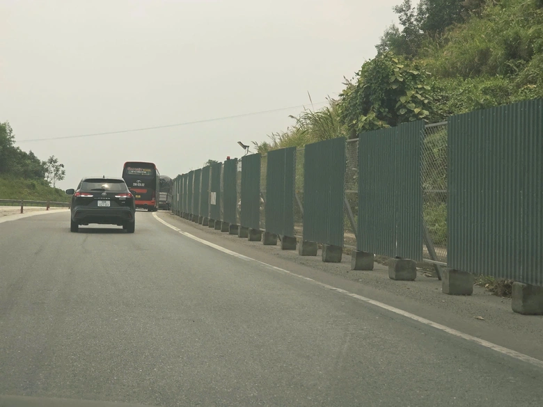 Siết chặt an to&agrave;n giao th&ocirc;ng tr&ecirc;n c&ocirc;ng trường cao tốc Nội B&agrave;i - L&agrave;o Cai dịp nghỉ lễ- Ảnh 2.