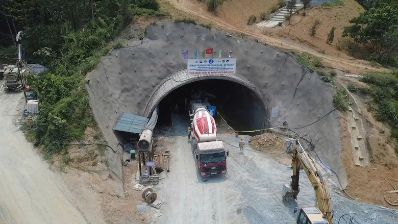 Siết chặt an to&agrave;n giao th&ocirc;ng tr&ecirc;n c&ocirc;ng trường cao tốc Nội B&agrave;i - L&agrave;o Cai dịp nghỉ lễ- Ảnh 10.