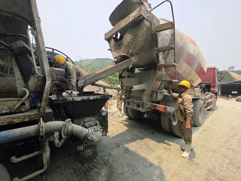 Siết chặt an to&agrave;n giao th&ocirc;ng tr&ecirc;n c&ocirc;ng trường cao tốc Nội B&agrave;i - L&agrave;o Cai dịp nghỉ lễ- Ảnh 11.