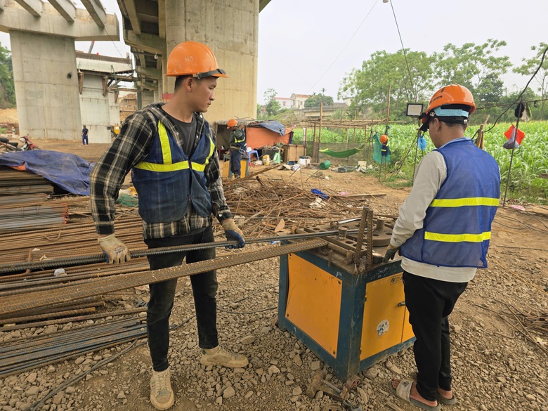 Siết chặt an to&agrave;n giao th&ocirc;ng tr&ecirc;n c&ocirc;ng trường cao tốc Nội B&agrave;i - L&agrave;o Cai dịp nghỉ lễ- Ảnh 7.
