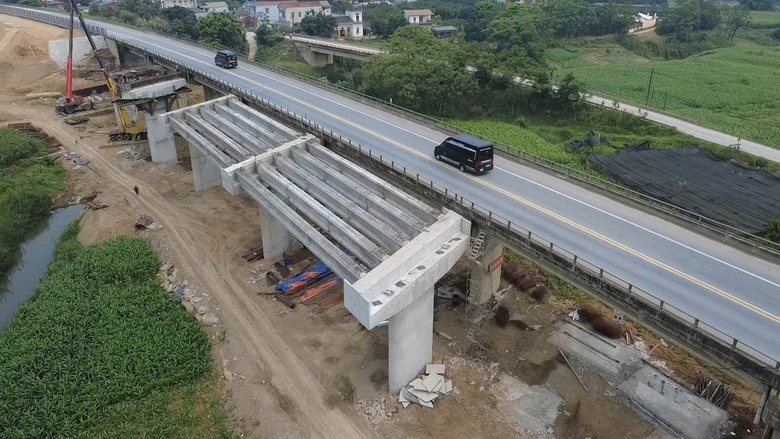 Siết chặt an to&agrave;n giao th&ocirc;ng tr&ecirc;n c&ocirc;ng trường cao tốc Nội B&agrave;i - L&agrave;o Cai dịp nghỉ lễ- Ảnh 9.