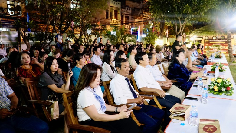 Gia Lai khai mạc chương tr&igrave;nh nghệ thuật thực cảnh "Đ&ecirc;m Th&aacute;p Đ&ocirc;i - Sắc m&agrave;u huyền thoại"- Ảnh 4.