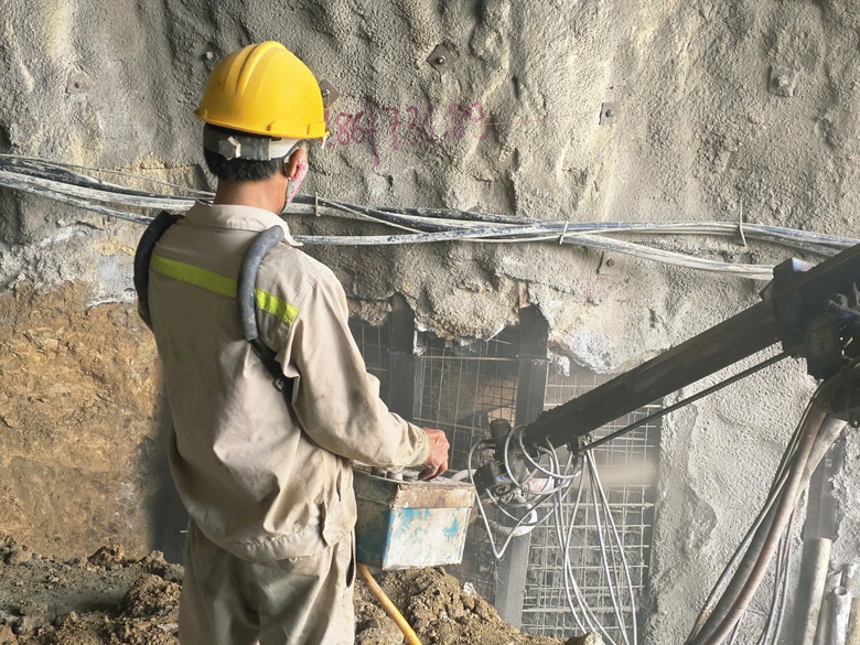 Siết chặt an to&agrave;n giao th&ocirc;ng tr&ecirc;n c&ocirc;ng trường cao tốc Nội B&agrave;i - L&agrave;o Cai dịp nghỉ lễ- Ảnh 13.