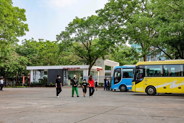 H&agrave; Nội ph&acirc;n luồng giao th&ocirc;ng, bố tr&iacute; 8 điểm đỗ xe phục vụ v&agrave;o Lăng B&aacute;c dịp lễ- Ảnh 1.