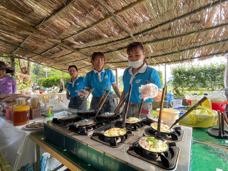 Gia Lai: T&ocirc;n vinh hương vị qu&ecirc; nh&agrave; trong Ng&agrave;y hội b&aacute;nh truyền thống- Ảnh 2.