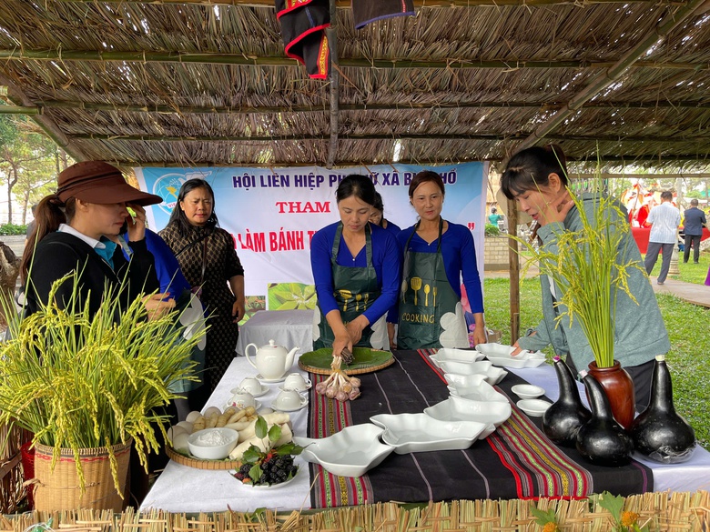 Gia Lai: T&ocirc;n vinh hương vị qu&ecirc; nh&agrave; trong Ng&agrave;y hội b&aacute;nh truyền thống- Ảnh 3.