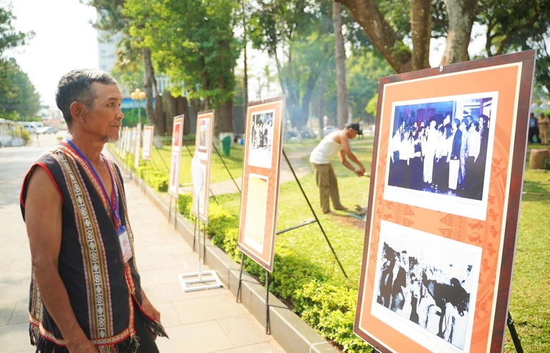 Gia Lai trưng b&agrave;y gần 100 h&igrave;nh ảnh, tư liệu qu&yacute; về B&aacute;c Hồ- Ảnh 2.