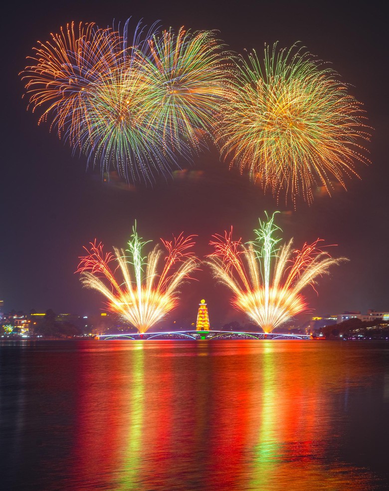 M&atilde;n nh&atilde;n m&agrave;n bắn ph&aacute;o hoa tầm cao dịp Giỗ Tổ H&ugrave;ng Vương- Ảnh 2.