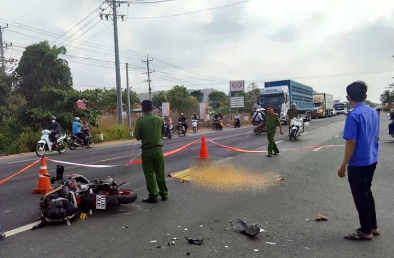 Hiện trường vụ tai nạn giao th&ocirc;ng khiến hai người thương vong - Ảnh: P.Đ.