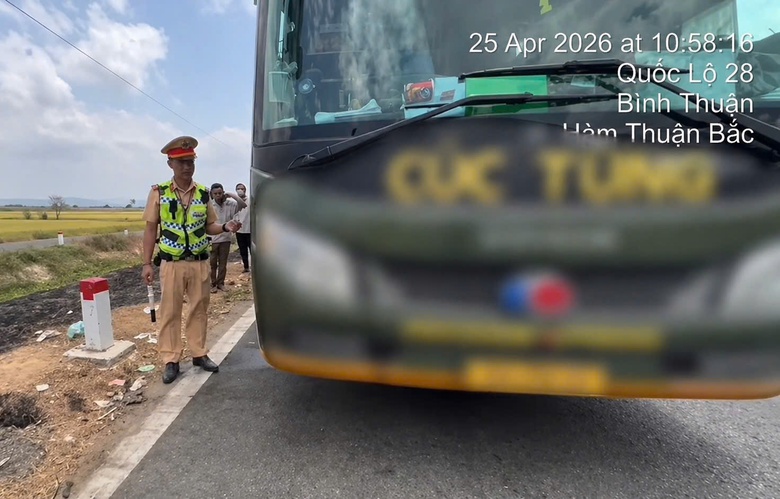 L&acirc;m Đồng: Hai xe kh&aacute;ch nhồi nh&eacute;t h&agrave;nh kh&aacute;ch, bị phạt gần 190 triệu đồng- Ảnh 1.