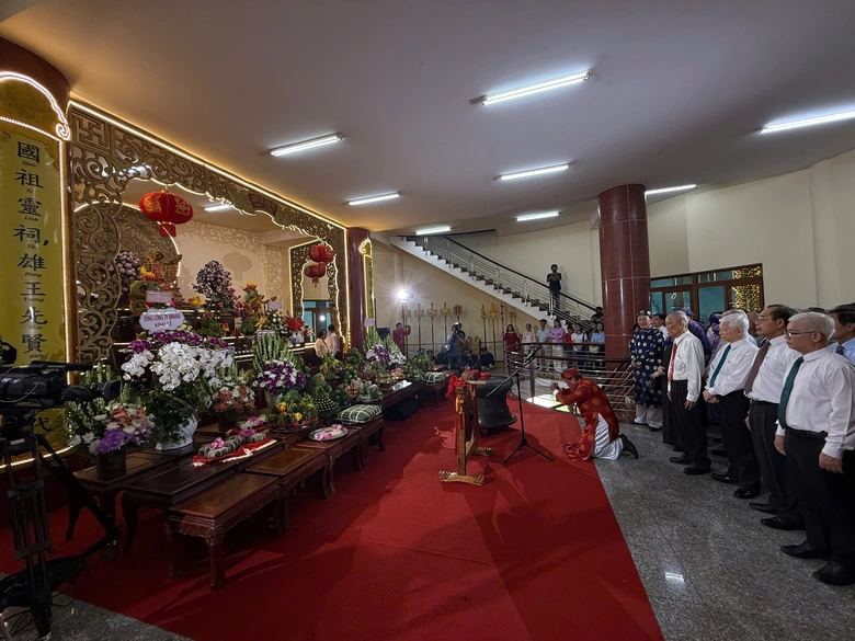 Nguy&ecirc;n Chủ tịch nước Nguyễn Minh Triết dự Lễ Giỗ Tổ H&ugrave;ng Vương tại TP.HCM- Ảnh 2.