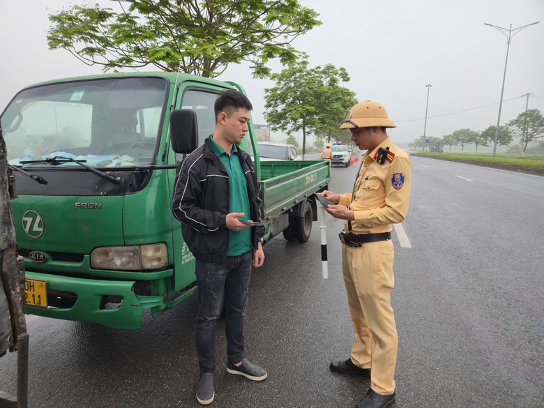 Th&aacute;i Nguy&ecirc;n tăng cường kiểm so&aacute;t giao th&ocirc;ng, bảo đảm an to&agrave;n dịp lễ 30/4 - 1/5- Ảnh 9.