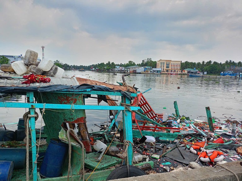 Nổ t&agrave;u c&aacute; tại An Giang, 7 người bị thương, 1 người nguy kịch- Ảnh 1.