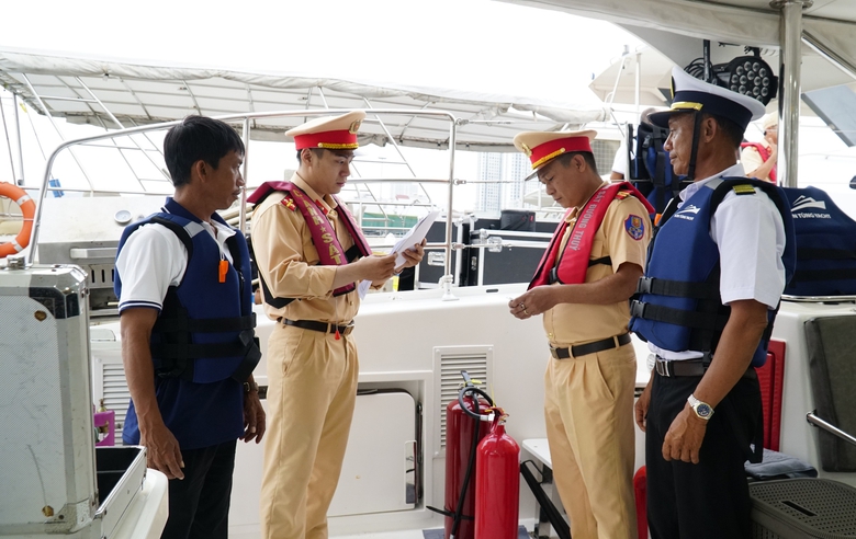 Gia Lai tăng cường an to&agrave;n giao th&ocirc;ng đường thủy, n&acirc;ng chất lượng du lịch biển- Ảnh 2.