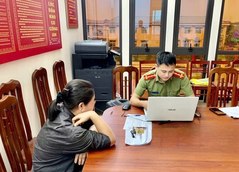 Chia sẻ th&ocirc;ng tin xuy&ecirc;n tạc tr&ecirc;n Facebook, hai người d&acirc;n ở Ninh B&igrave;nh bị phạt nặng- Ảnh 2.