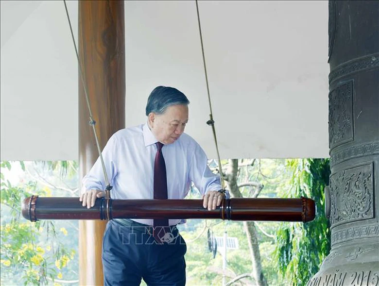 Tổng B&iacute; thư, Chủ tịch nước T&ocirc; L&acirc;m d&acirc;ng hương tại Nghĩa trang Liệt sĩ T&acirc;n Bi&ecirc;n- Ảnh 2.