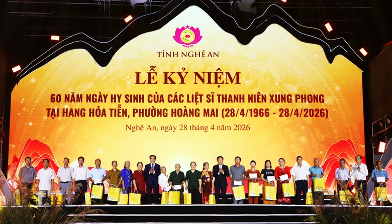 "Lửa thi&ecirc;ng trong đ&aacute;" - Kh&uacute;c tr&aacute;ng ca bất tử tại hang Hoả Tiễn sau 60 năm- Ảnh 2.