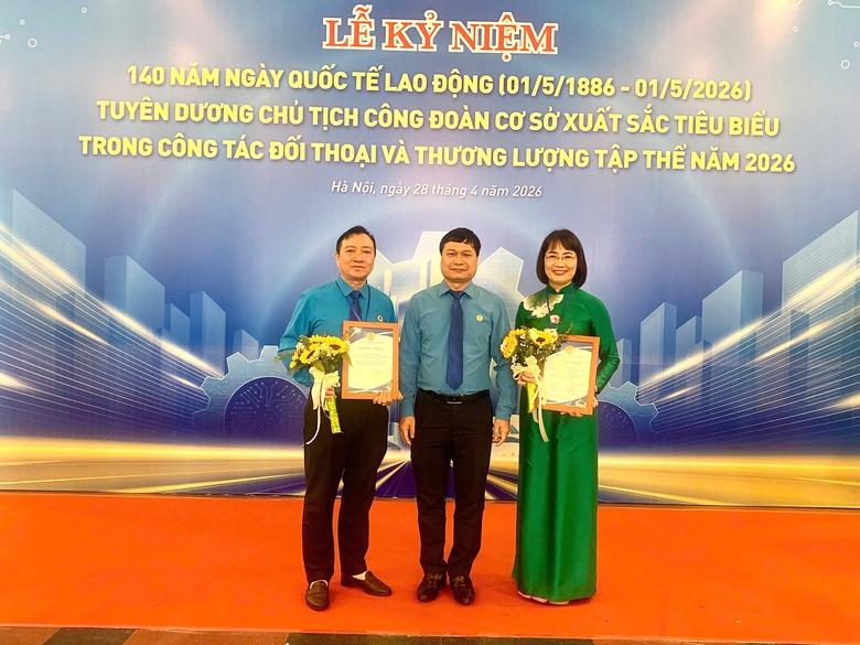 Hai Chủ tịch C&ocirc;ng đo&agrave;n ng&agrave;nh X&acirc;y dựng được vinh danh v&igrave; người lao động- Ảnh 1.