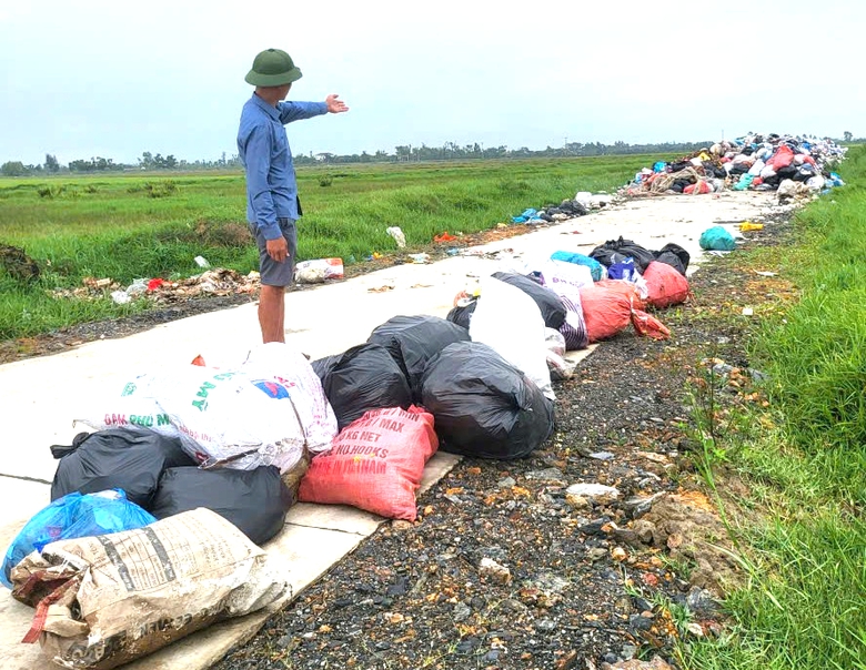 H&agrave;ng trăm tấn r&aacute;c tồn đọng ở H&agrave; Tĩnh: T&igrave;m giải ph&aacute;p xử l&yacute; bền vững- Ảnh 1.
