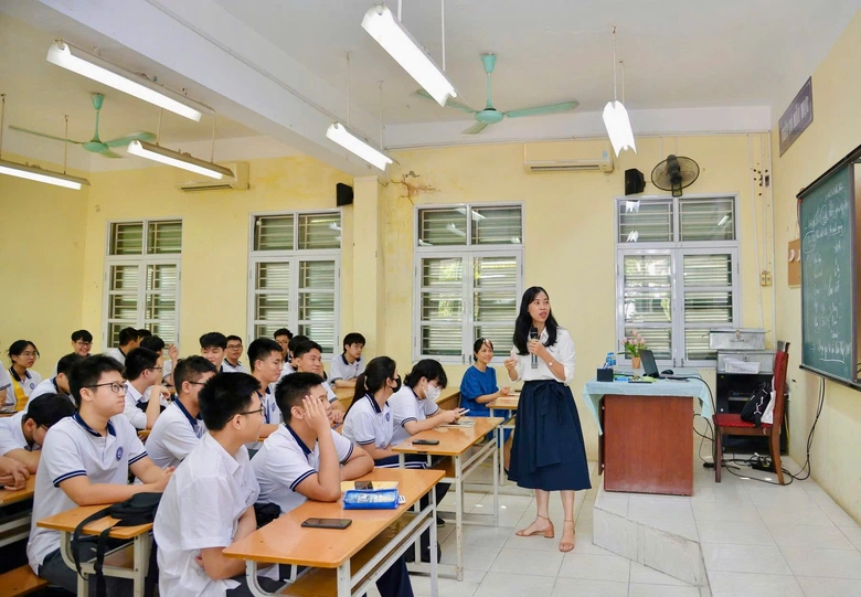 Trường n&agrave;o đ&ocirc;ng th&iacute; sinh đăng k&yacute; lớp 10 nhất H&agrave; Nội?- Ảnh 1.