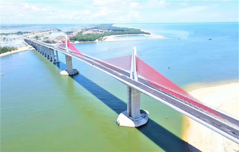 Huế: Cầu vượt biển d&agrave;i nhất miền Trung ch&iacute;nh thức th&ocirc;ng xe kỹ thuật- Ảnh 5.