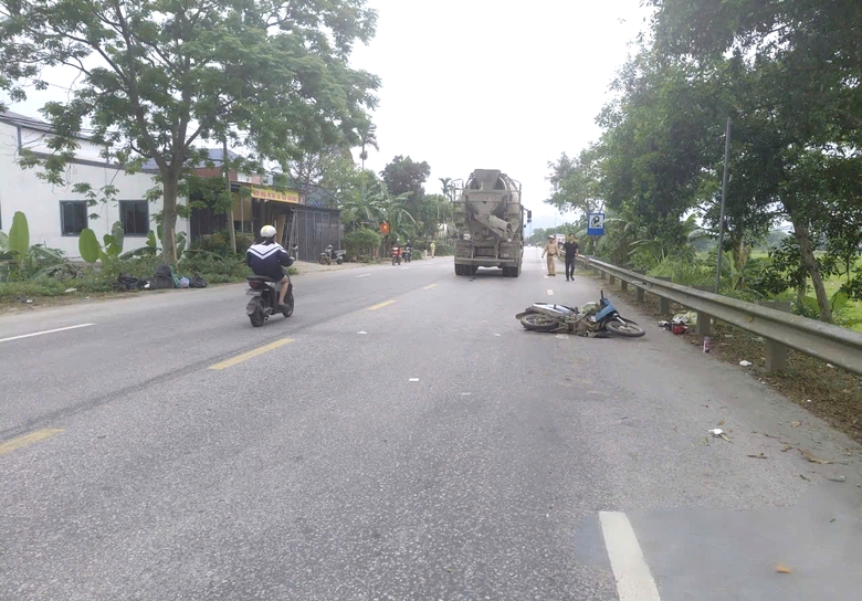 Vợ tử nạn, mẹ nguy kịch, người chồng gồng g&aacute;nh 3 con nhỏ- Ảnh 2.