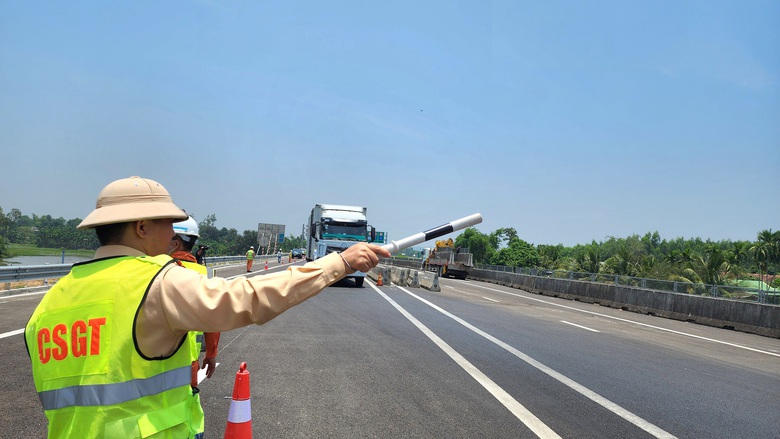 Ch&iacute;nh thức th&ocirc;ng xe 88km cao tốc Bắc - Nam qua Quảng Ng&atilde;i- Ảnh 13.