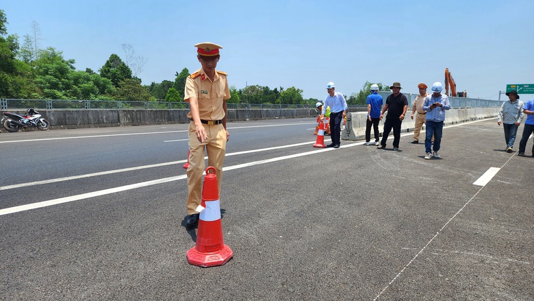 Ch&iacute;nh thức th&ocirc;ng xe 88km cao tốc Bắc - Nam qua Quảng Ng&atilde;i- Ảnh 2.