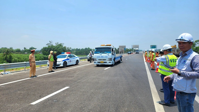 Ch&iacute;nh thức th&ocirc;ng xe 88km cao tốc Bắc - Nam qua Quảng Ng&atilde;i- Ảnh 1.