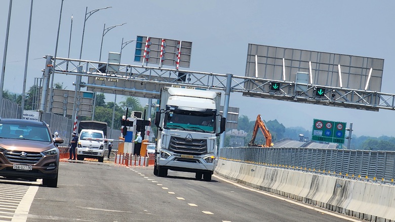 Ch&iacute;nh thức th&ocirc;ng xe 88km cao tốc Bắc - Nam qua Quảng Ng&atilde;i- Ảnh 10.