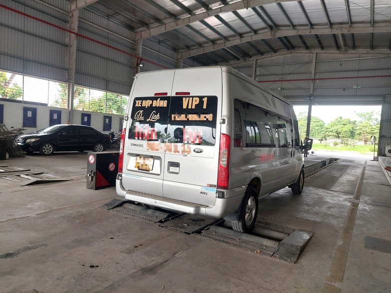 Cận lễ 30/4, nhiều chủ xe chủ động đăng kiểm sớm tr&aacute;nh qu&aacute; hạn- Ảnh 1.