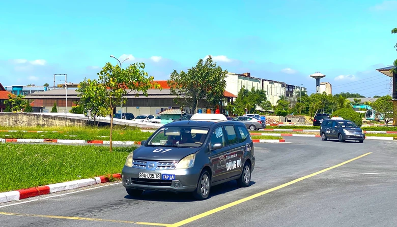 Bộ X&acirc;y dựng y&ecirc;u cầu n&acirc;ng chất lượng đ&agrave;o tạo l&aacute;i xe, kh&ocirc;ng để &ldquo;học đạt, thi trượt&rdquo;- Ảnh 1.