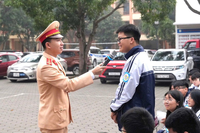Nghệ An: N&acirc;ng cao nhận thức ph&aacute;p luật an to&agrave;n giao th&ocirc;ng cho học sinh- Ảnh 3.