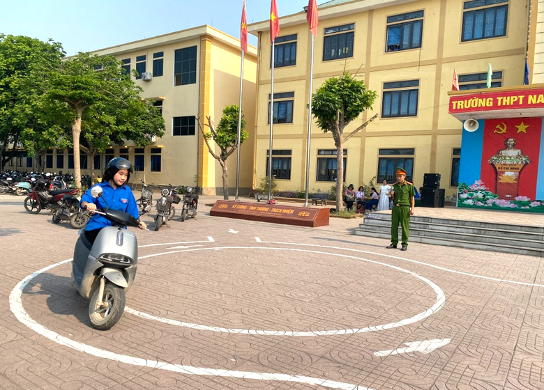 Nghệ An: N&acirc;ng cao nhận thức ph&aacute;p luật an to&agrave;n giao th&ocirc;ng cho học sinh- Ảnh 4.