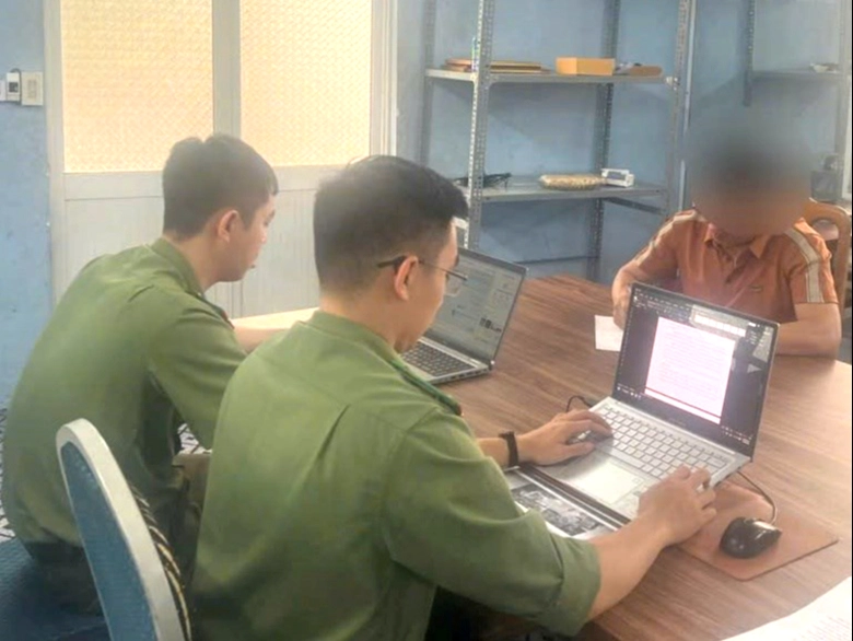 Đăng tải th&ocirc;ng tin xuy&ecirc;n tạc tr&ecirc;n mạng, người đ&agrave;n &ocirc;ng ở Hải Ph&ograve;ng bị phạt 7,5 triệu đồng - Ảnh 1.