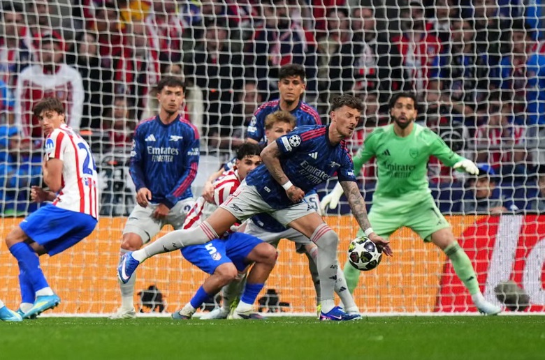 H&ograve;a Atletico Madrid, Arsenal nắm lợi thế trước lượt về- Ảnh 2.
