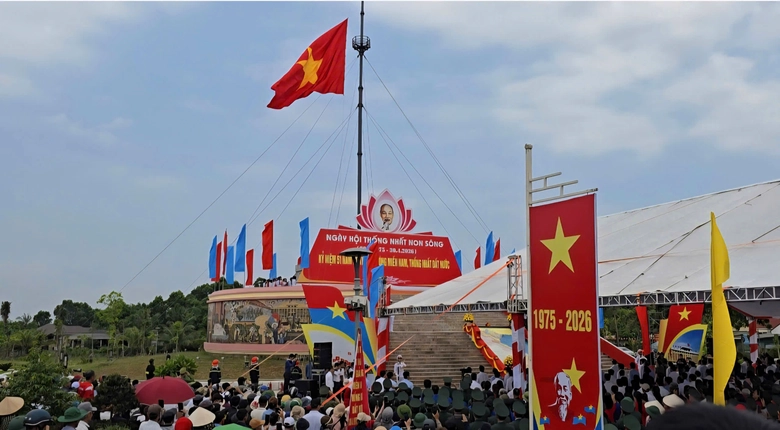 Tổng B&iacute; thư, Chủ tịch nước T&ocirc; L&acirc;m dự Lễ Thượng cờ "Thống nhất non s&ocirc;ng" tại Quảng Trị- Ảnh 2.