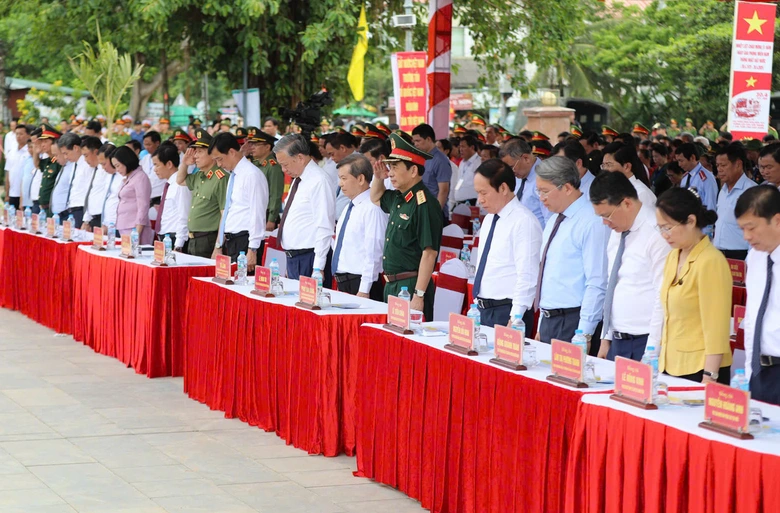 Tổng B&iacute; thư, Chủ tịch nước T&ocirc; L&acirc;m dự Lễ Thượng cờ "Thống nhất non s&ocirc;ng" tại Quảng Trị- Ảnh 3.