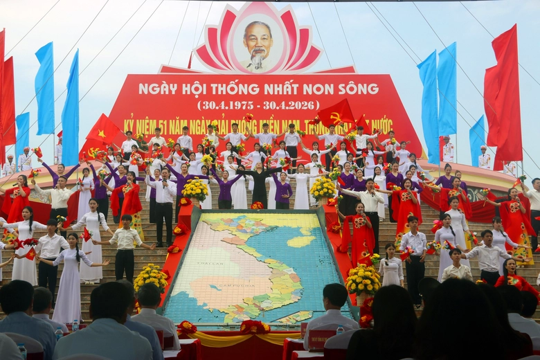 Tổng B&iacute; thư, Chủ tịch nước T&ocirc; L&acirc;m dự Lễ Thượng cờ "Thống nhất non s&ocirc;ng" tại Quảng Trị- Ảnh 5.