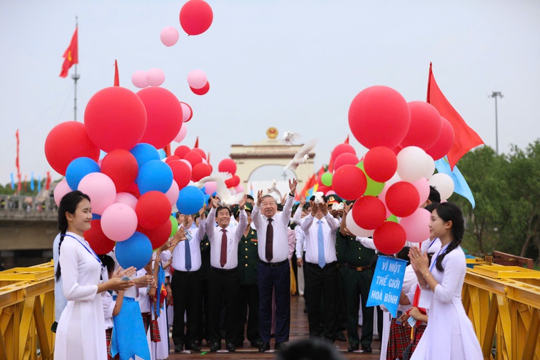 Tổng B&iacute; thư, Chủ tịch nước T&ocirc; L&acirc;m dự Lễ Thượng cờ "Thống nhất non s&ocirc;ng" tại Quảng Trị- Ảnh 4.