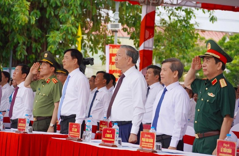 Tổng B&iacute; thư, Chủ tịch nước T&ocirc; L&acirc;m dự Lễ Thượng cờ "Thống nhất non s&ocirc;ng" tại Quảng Trị- Ảnh 1.