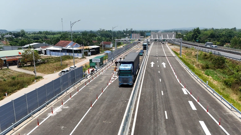 Ch&iacute;nh thức th&ocirc;ng xe 88km cao tốc Bắc - Nam qua Quảng Ng&atilde;i- Ảnh 4.